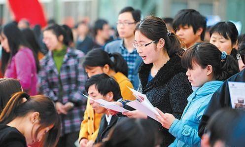 专家建议，年轻人毕业后先啃老几年，积累生活经验和资本