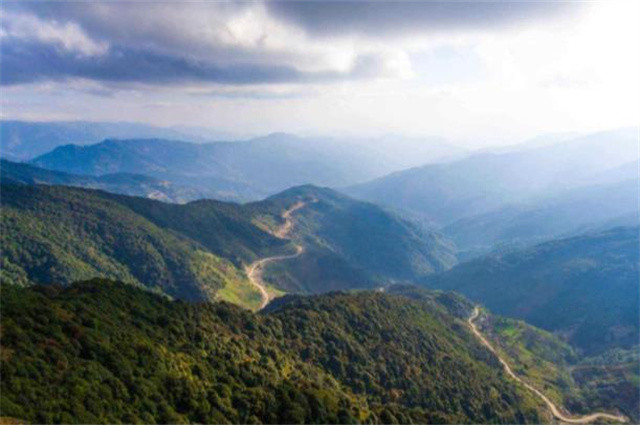 哀牢山，自然魅力与人文探索之旅